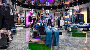 Barrisol Stretch Mirror Retail Installation